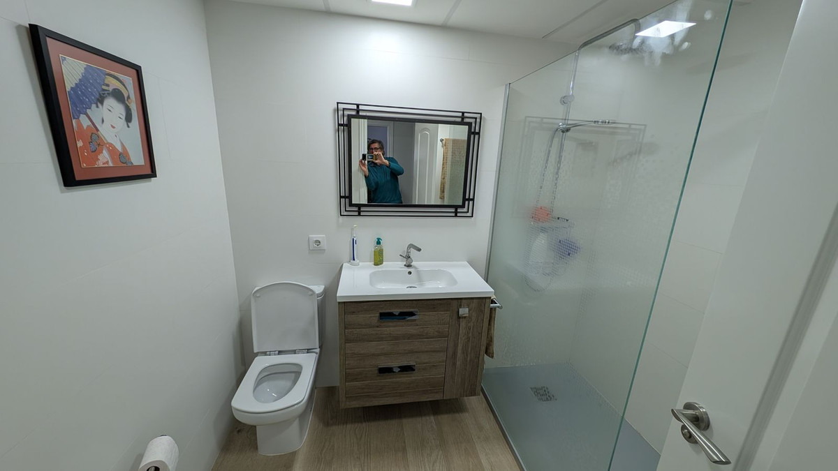 Se vende Apartamento Planta Media de 2 dormitorios en Costa Del Sol, Málaga, España