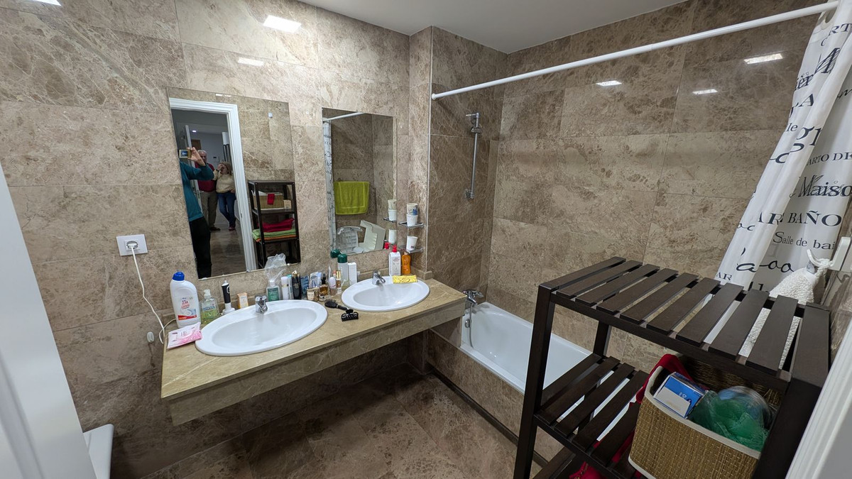 Se vende Apartamento Planta Media de 2 dormitorios en Costa Del Sol, Málaga, España