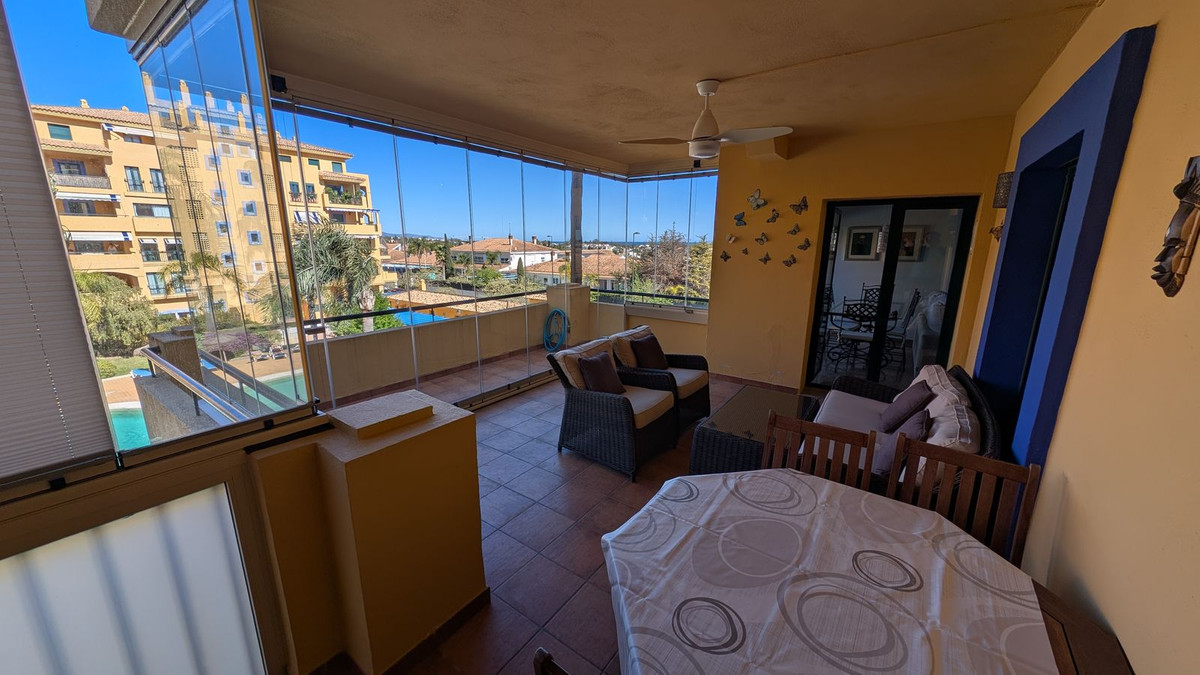 Se vende Apartamento Planta Media de 2 dormitorios en Costa Del Sol, Málaga, España