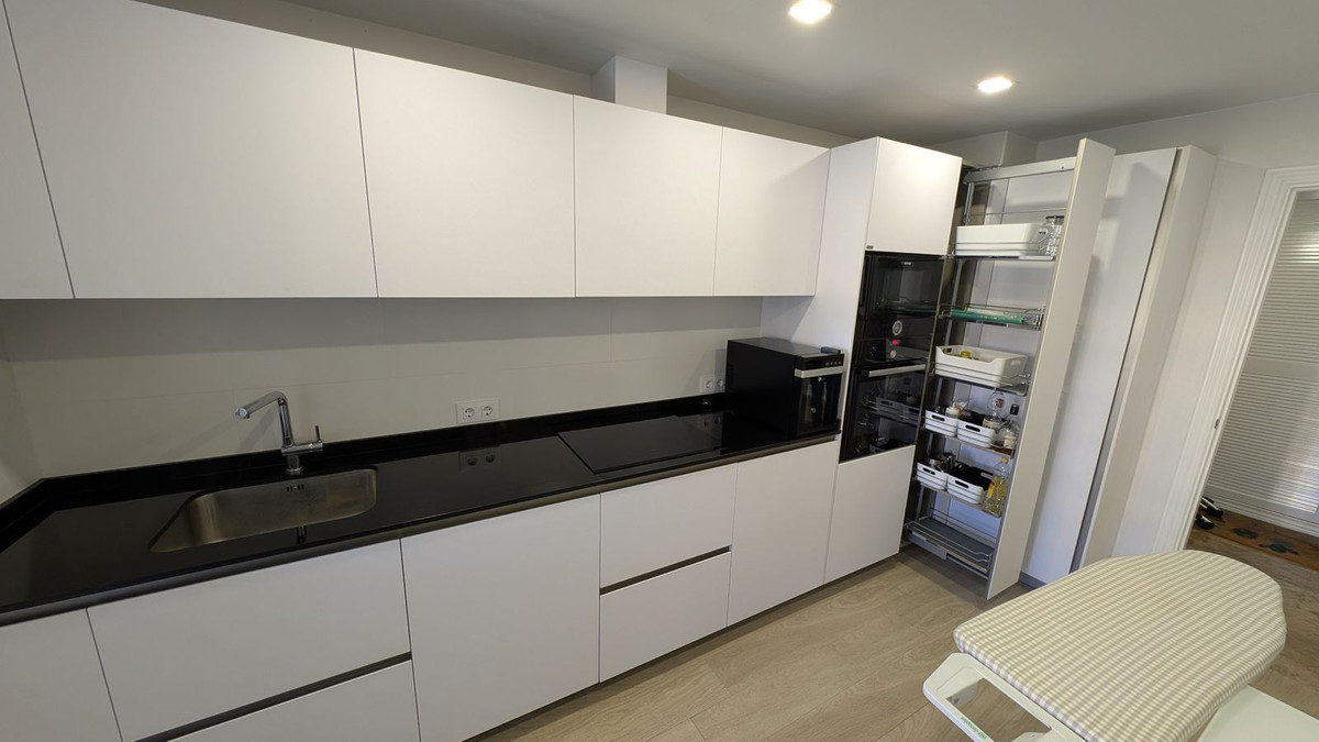 Se vende Apartamento Planta Media de 2 dormitorios en Costa Del Sol, Málaga, España