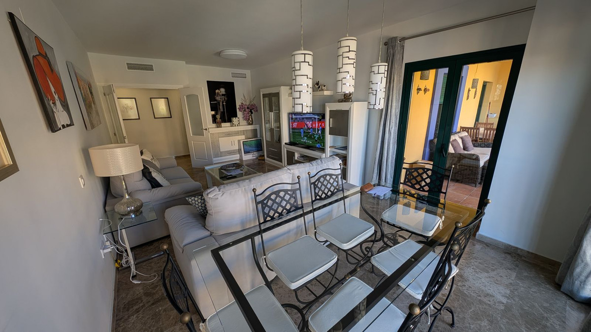 Se vende Apartamento Planta Media de 2 dormitorios en Costa Del Sol, Málaga, España