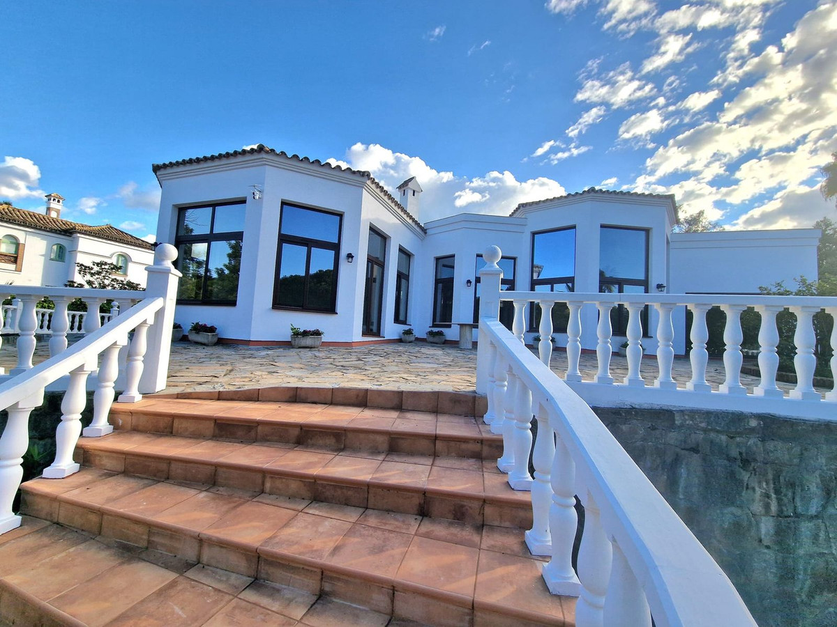 Se vende Villa - Chalet de 4 dormitorios en Costa Del Sol, Cadiz, España