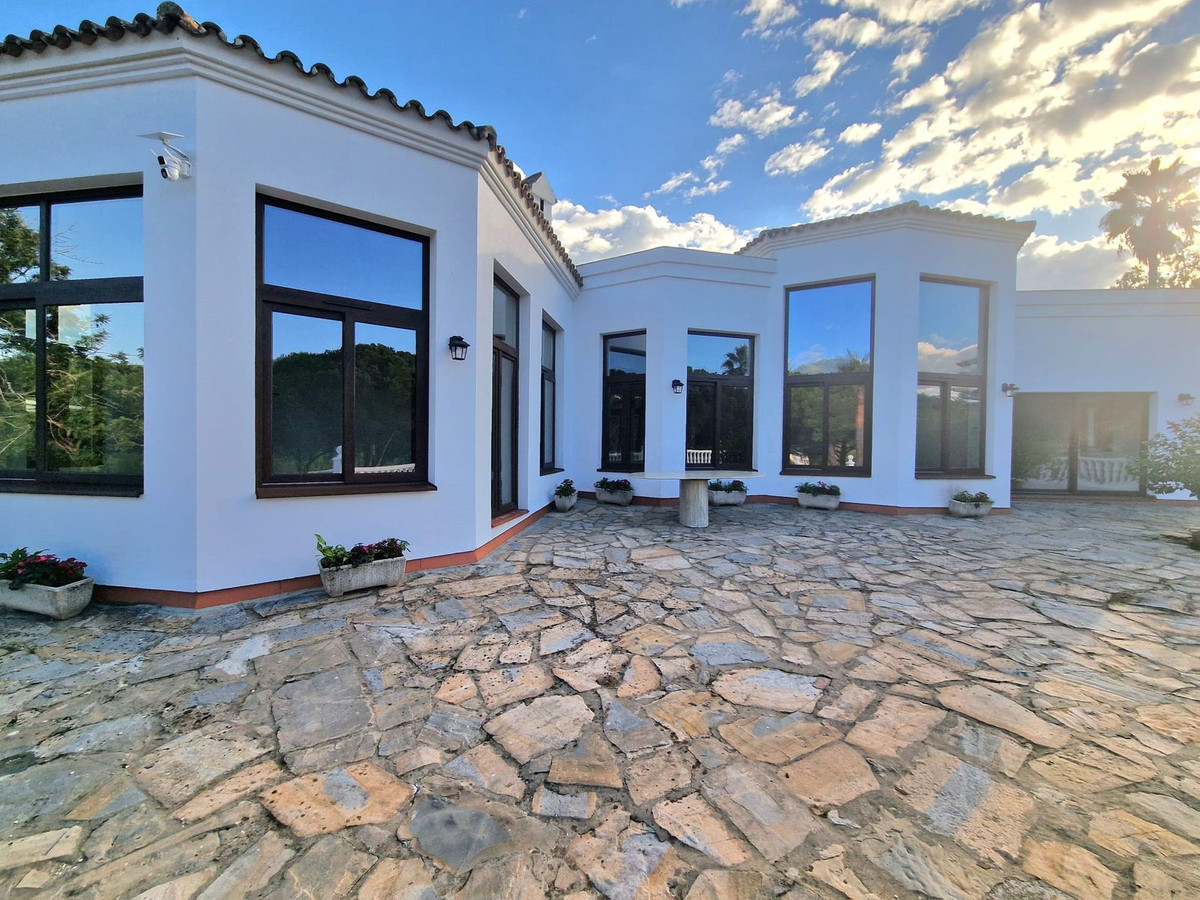 Se vende Villa - Chalet de 4 dormitorios en Costa Del Sol, Cadiz, España