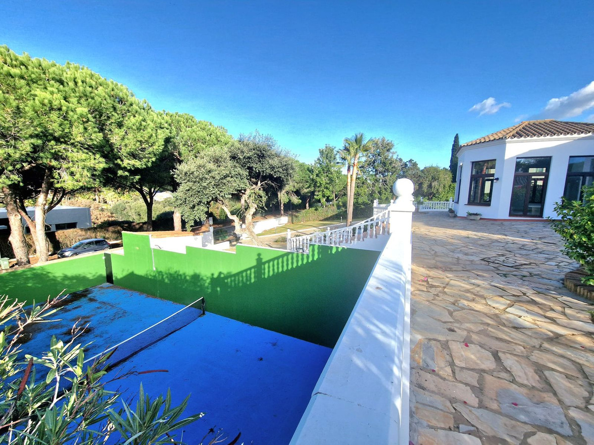 Se vende Villa - Chalet de 4 dormitorios en Costa Del Sol, Cadiz, España