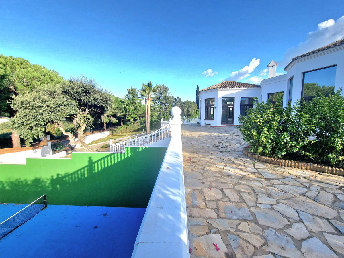 Se vende Villa - Chalet de 4 dormitorios en Costa Del Sol, Cadiz, España