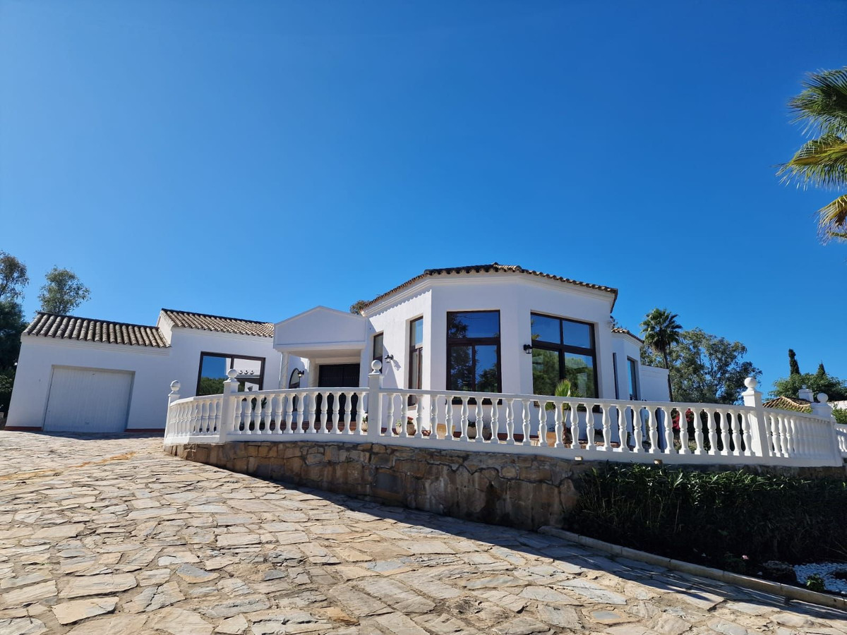 Se vende Villa - Chalet de 4 dormitorios en Costa Del Sol, Cadiz, España