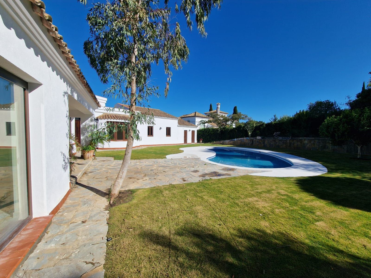 Se vende Villa - Chalet de 4 dormitorios en Costa Del Sol, Cadiz, España