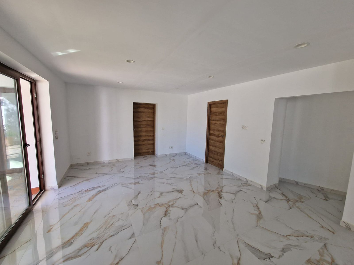 Se vende Villa - Chalet de 4 dormitorios en Costa Del Sol, Cadiz, España