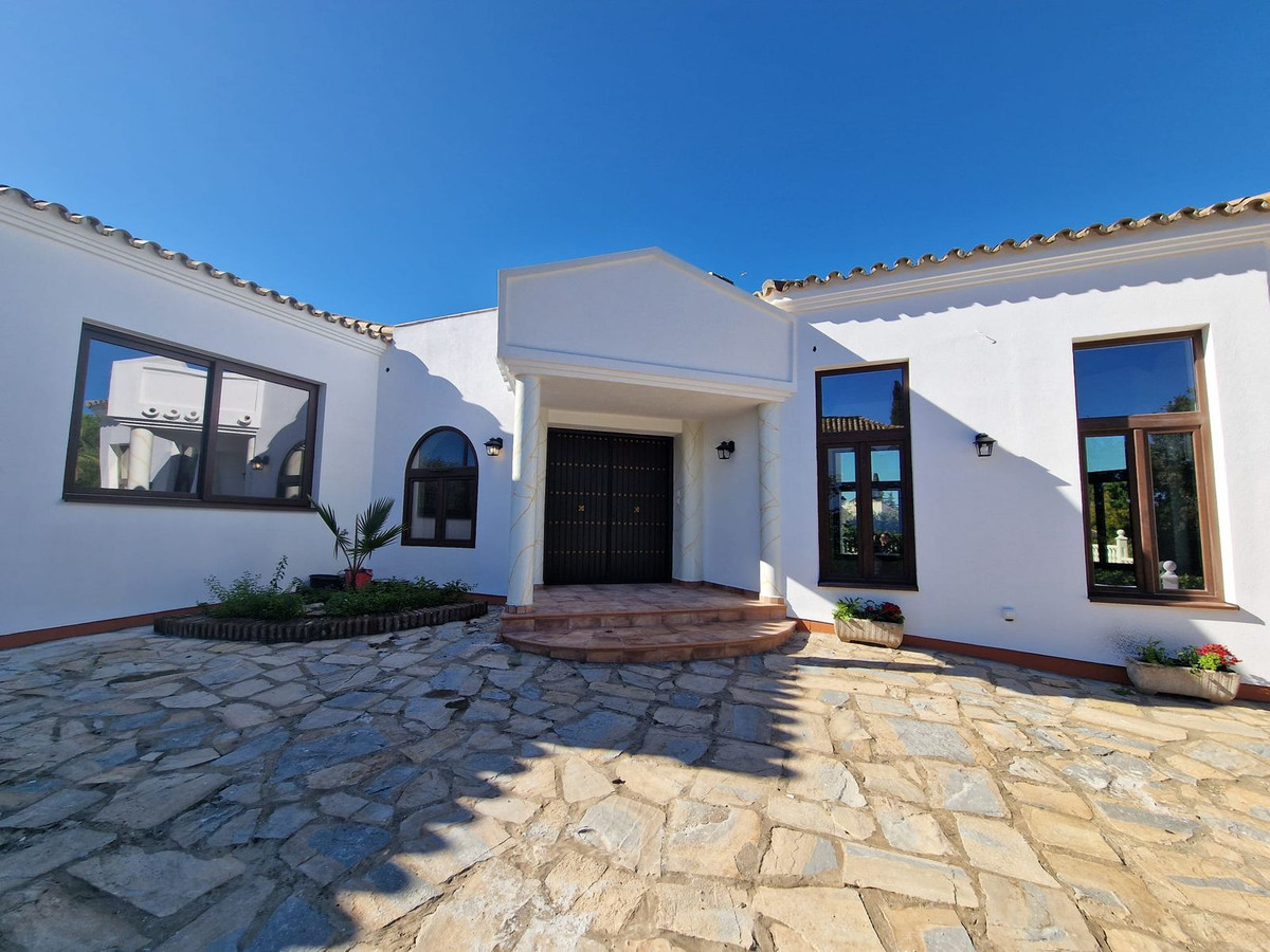 Se vende Villa - Chalet de 4 dormitorios en Costa Del Sol, Cadiz, España