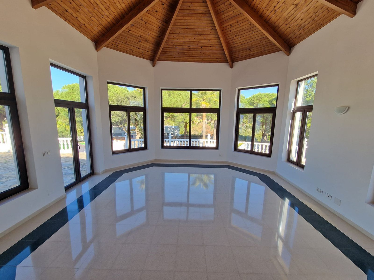 Se vende Villa - Chalet de 4 dormitorios en Costa Del Sol, Cadiz, España