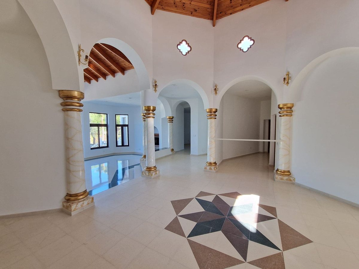 Se vende Villa - Chalet de 4 dormitorios en Costa Del Sol, Cadiz, España