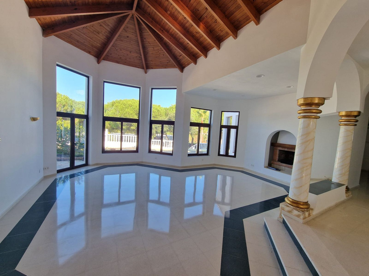 Se vende Villa - Chalet de 4 dormitorios en Costa Del Sol, Cadiz, España