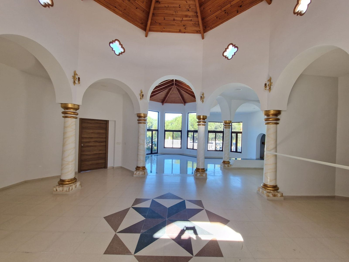 Se vende Villa - Chalet de 4 dormitorios en Costa Del Sol, Cadiz, España