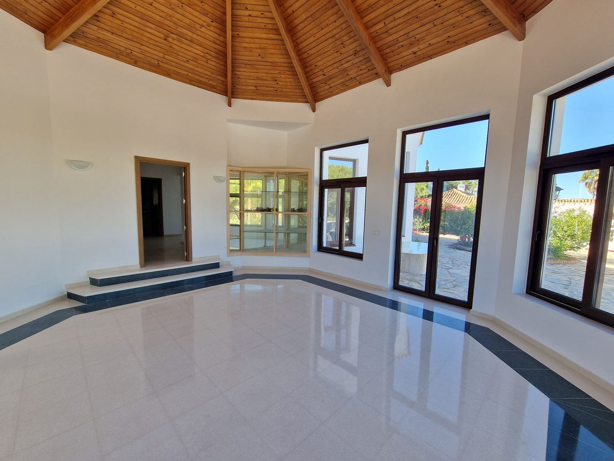 Se vende Villa - Chalet de 4 dormitorios en Costa Del Sol, Cadiz, España