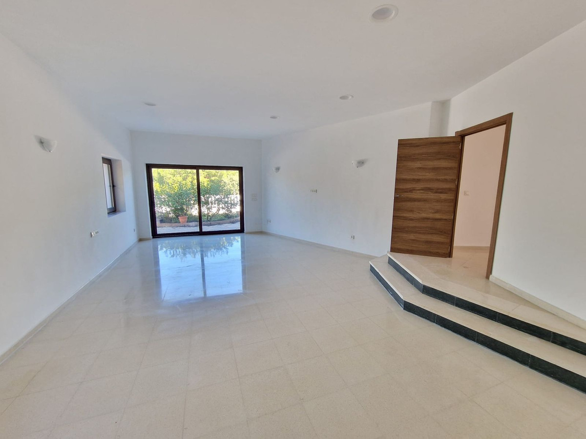 Se vende Villa - Chalet de 4 dormitorios en Costa Del Sol, Cadiz, España