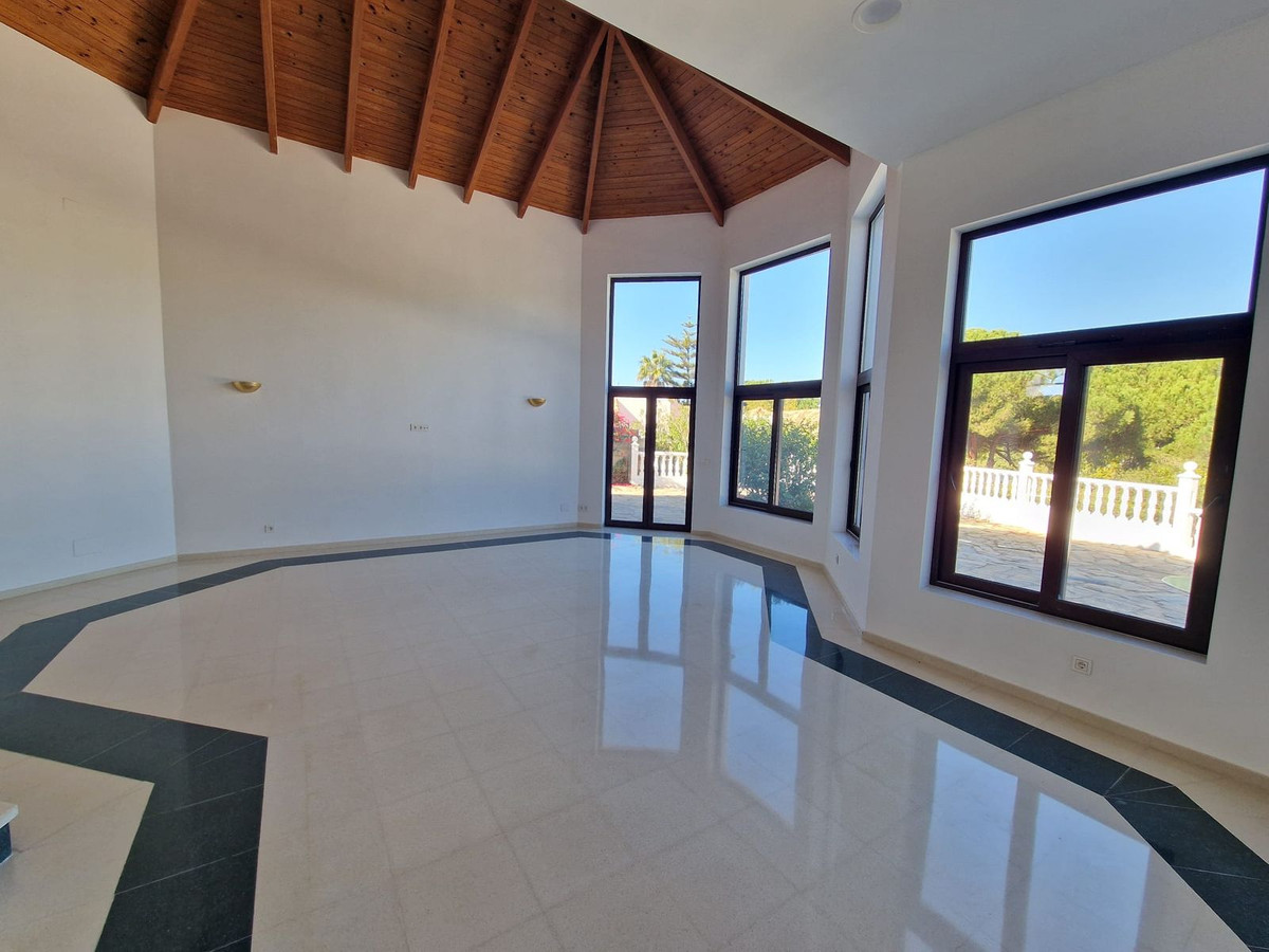 Se vende Villa - Chalet de 4 dormitorios en Costa Del Sol, Cadiz, España