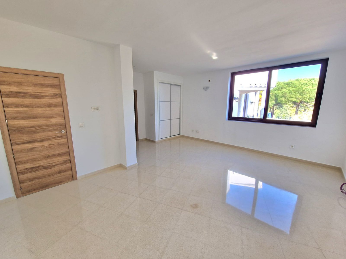 Se vende Villa - Chalet de 4 dormitorios en Costa Del Sol, Cadiz, España