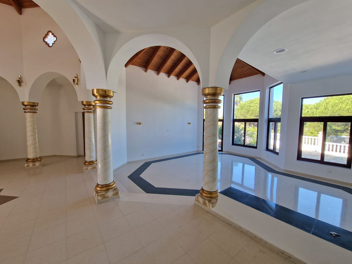 Se vende Villa - Chalet de 4 dormitorios en Costa Del Sol, Cadiz, España