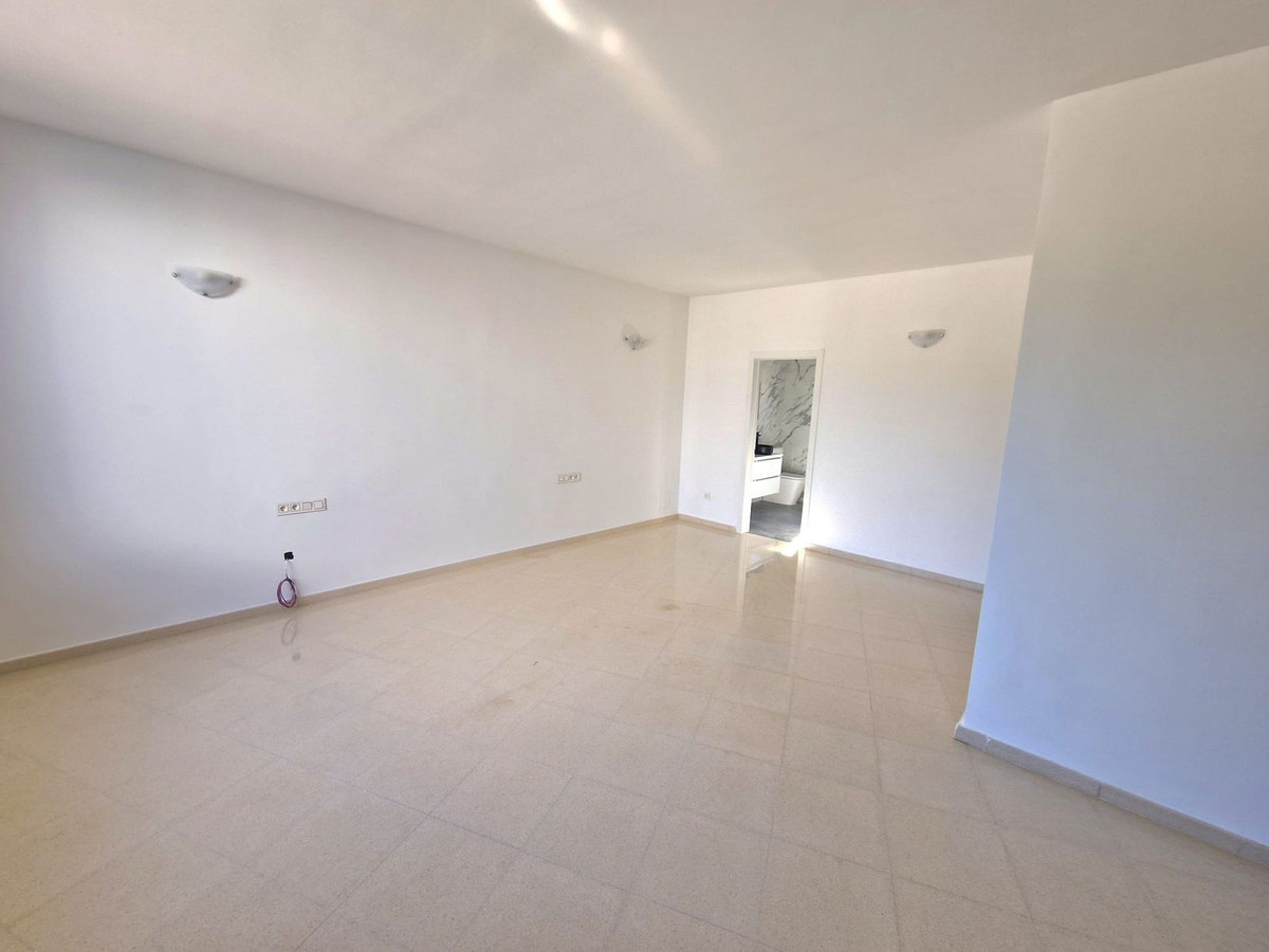 Se vende Villa - Chalet de 4 dormitorios en Costa Del Sol, Cadiz, España