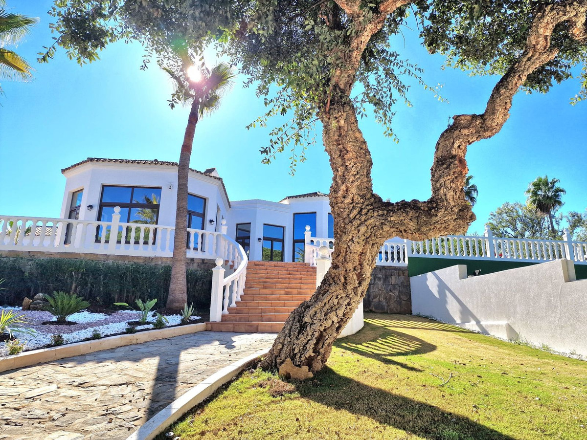 Se vende Villa - Chalet de 4 dormitorios en Costa Del Sol, Cadiz, España