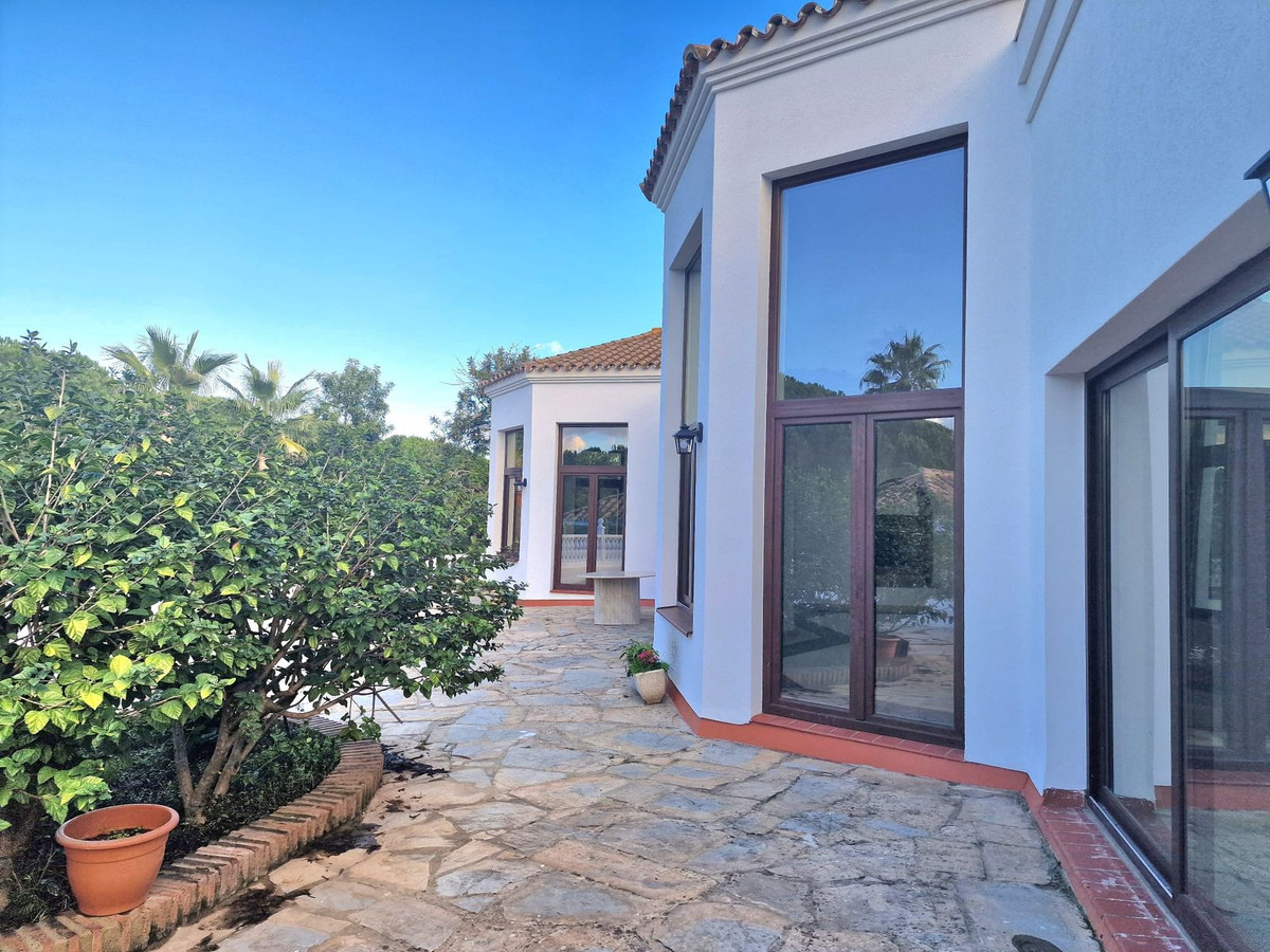 Se vende Villa - Chalet de 4 dormitorios en Costa Del Sol, Cadiz, España