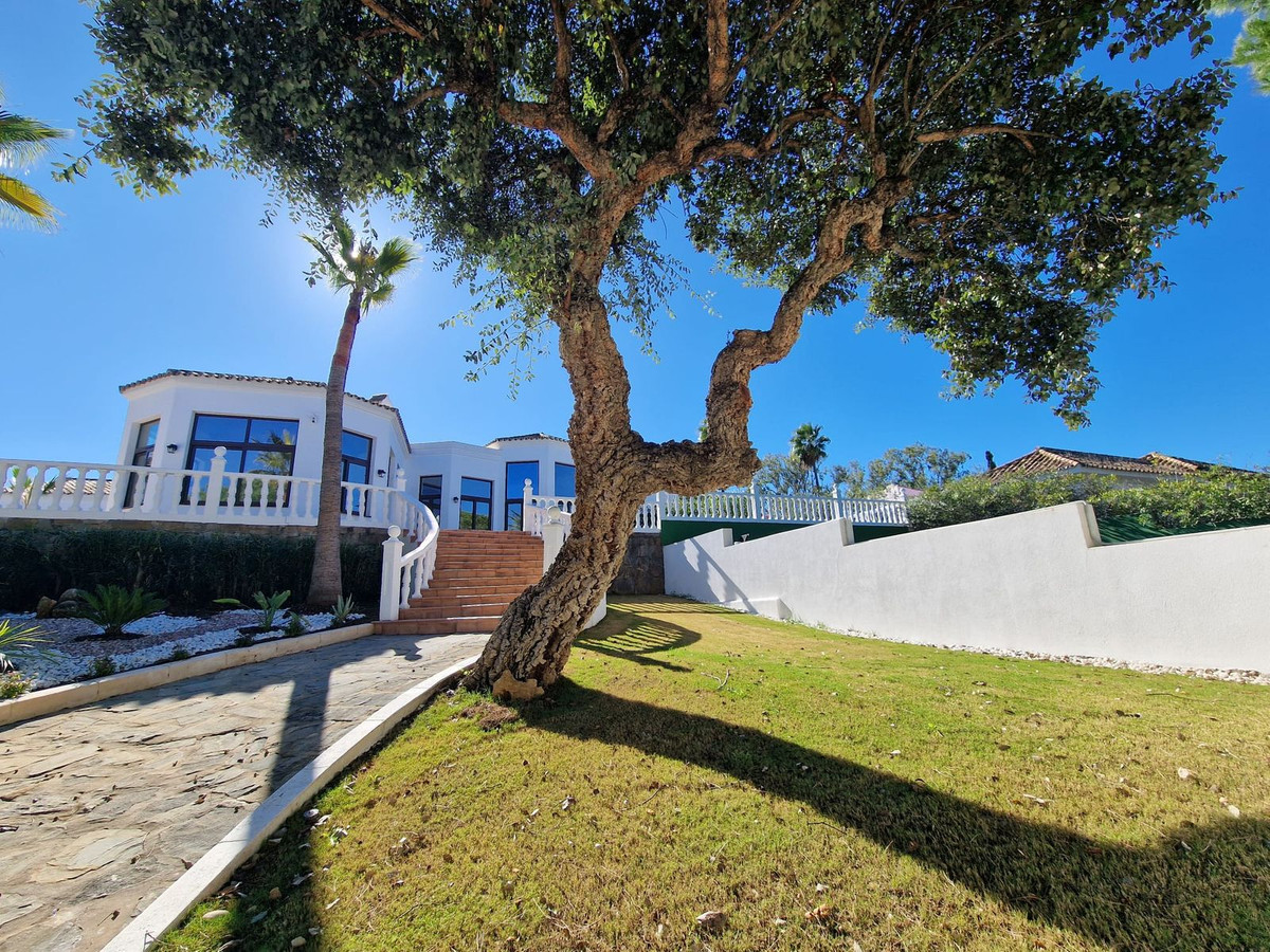 Se vende Villa - Chalet de 4 dormitorios en Costa Del Sol, Cadiz, España