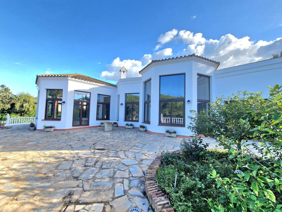 Se vende Villa - Chalet de 4 dormitorios en Costa Del Sol, Cadiz, España