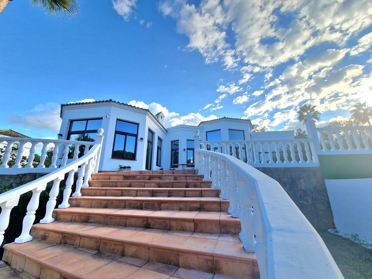 Se vende Villa - Chalet de 4 dormitorios en Costa Del Sol, Cadiz, España