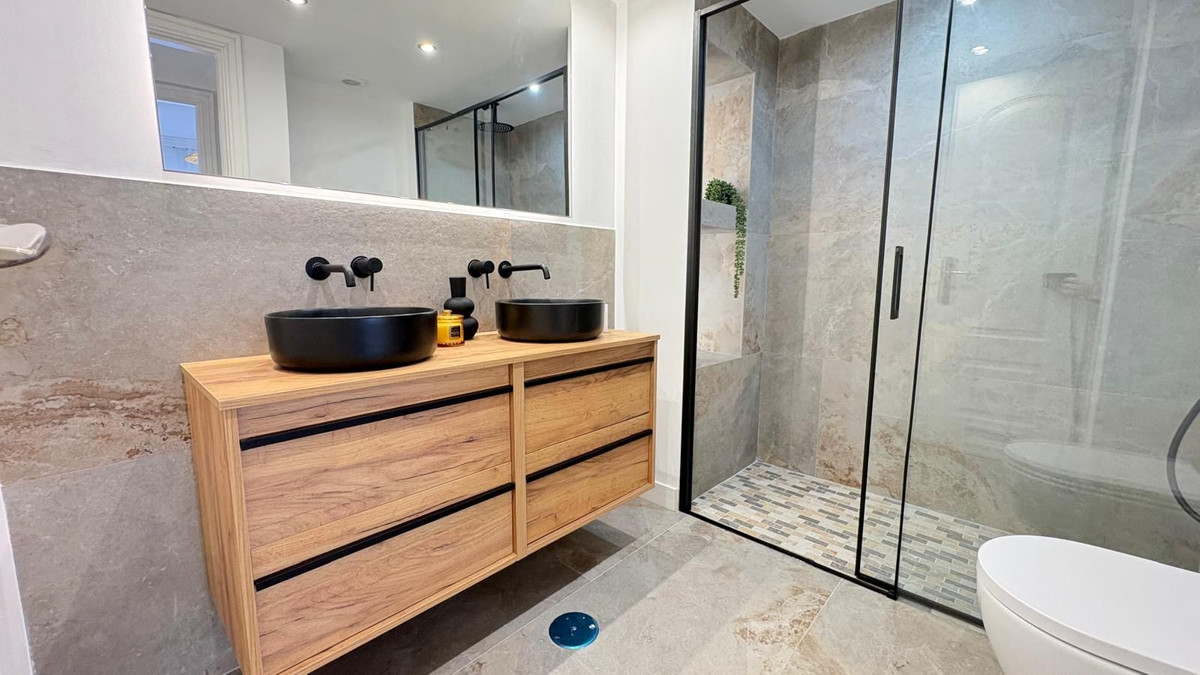 Se vende Apartamento Planta Media de 2 dormitorios en Costa Del Sol, Málaga, España
