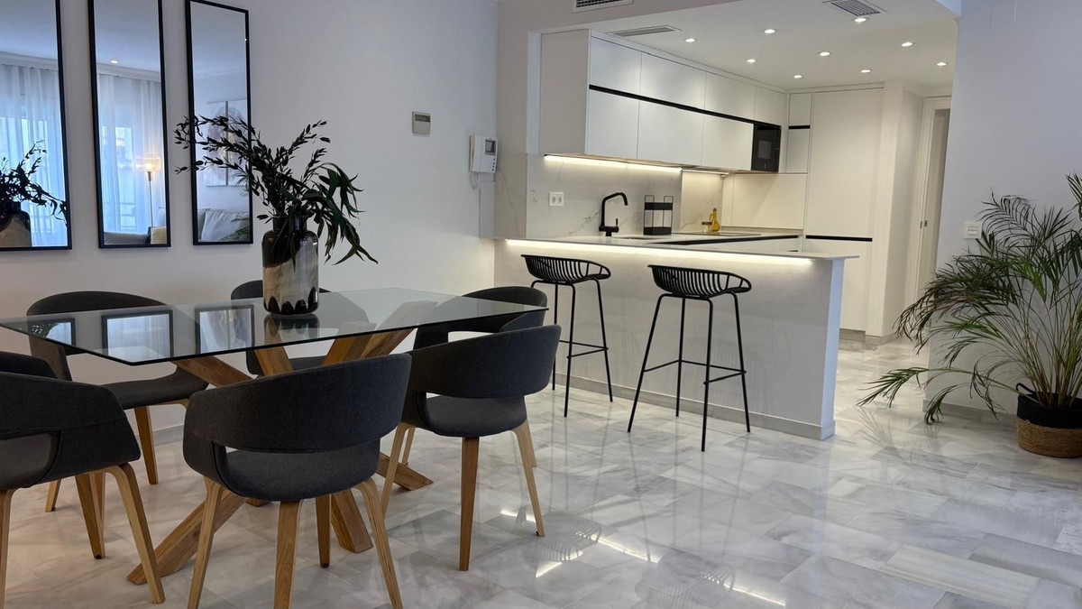 Se vende Apartamento Planta Media de 2 dormitorios en Costa Del Sol, Málaga, España