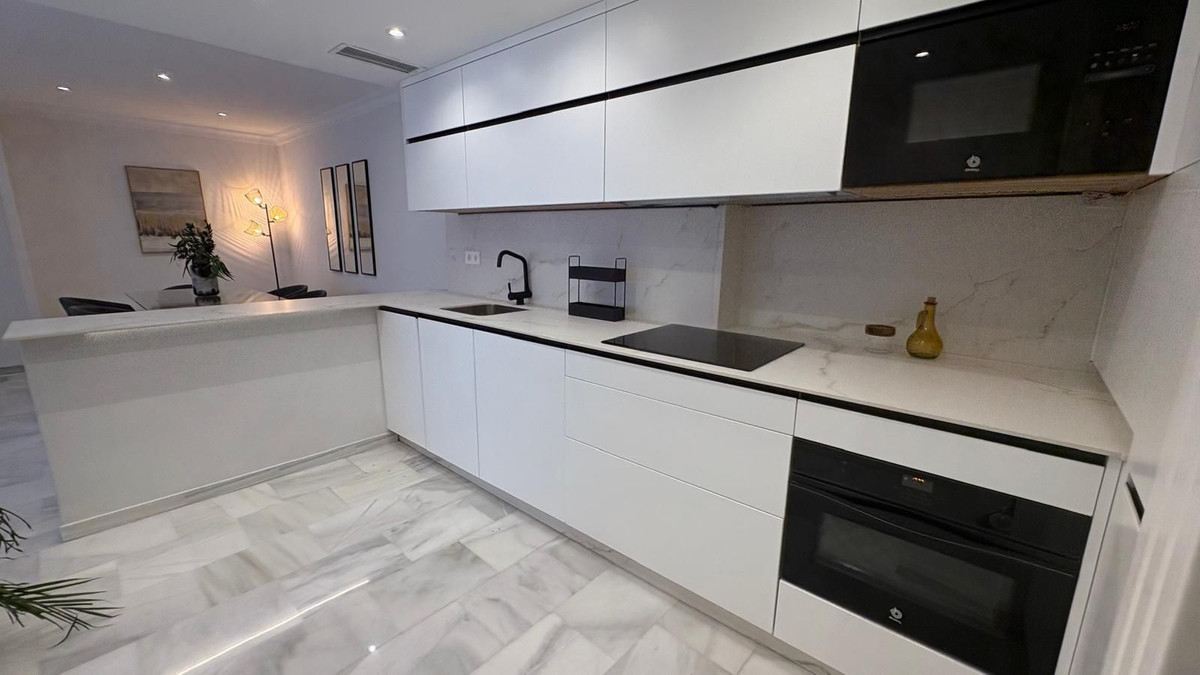 Se vende Apartamento Planta Media de 2 dormitorios en Costa Del Sol, Málaga, España