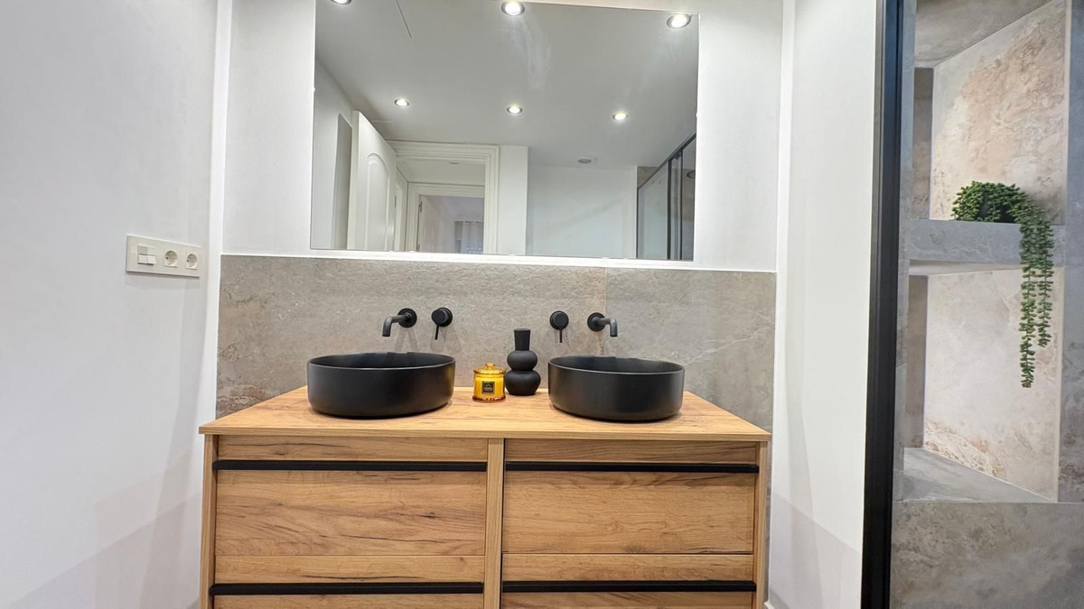 Se vende Apartamento Planta Media de 2 dormitorios en Costa Del Sol, Málaga, España