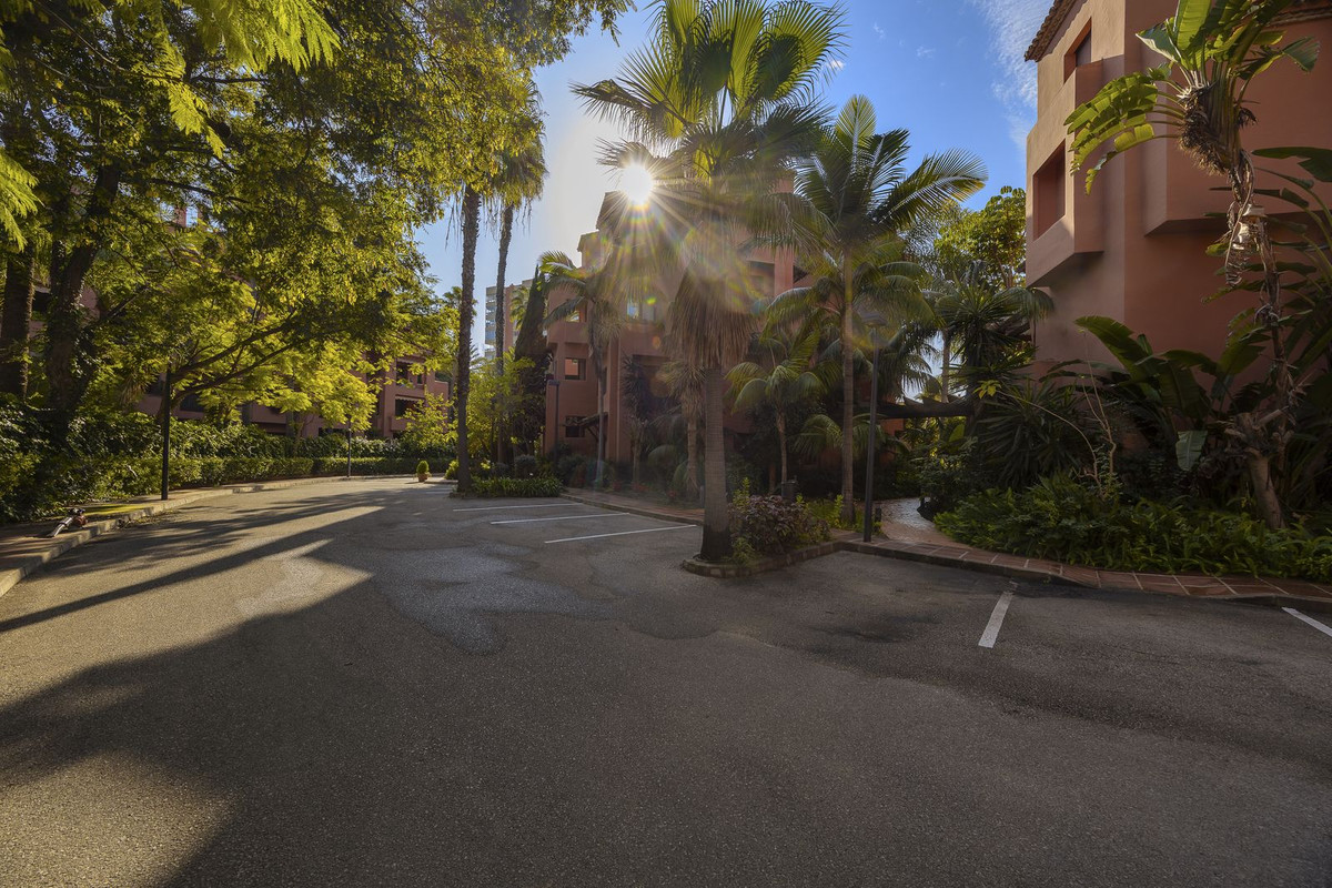 3 Bed Apartment for sale in El Rosario Costa Del Sol, Málaga, Spain