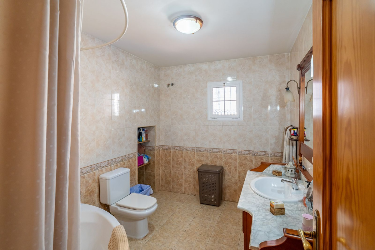 Se vende Villa - Chalet de 7 dormitorios en Costa Del Sol East, Málaga, España