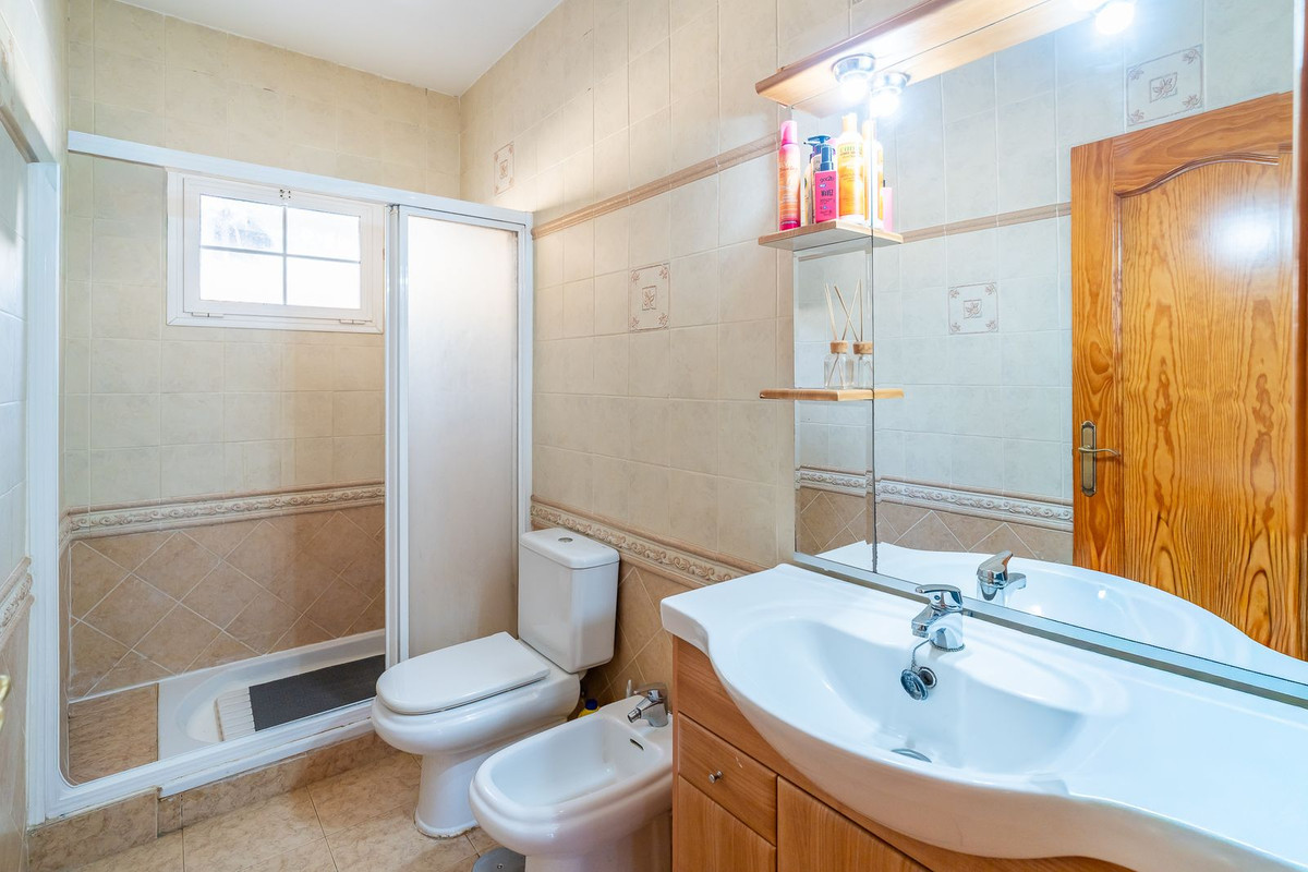 Se vende Villa - Chalet de 7 dormitorios en Costa Del Sol East, Málaga, España