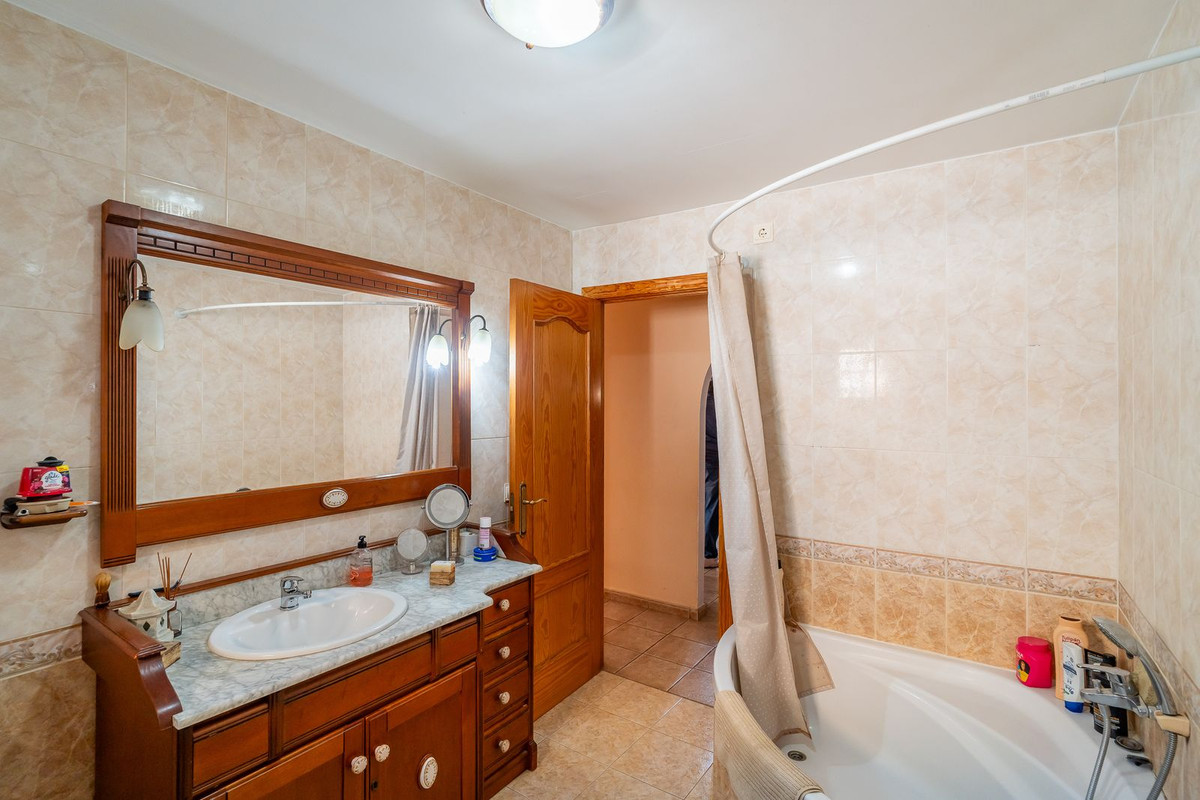 Se vende Villa - Chalet de 7 dormitorios en Costa Del Sol East, Málaga, España