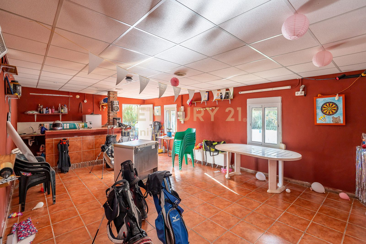 Se vende Villa - Chalet de 7 dormitorios en Costa Del Sol East, Málaga, España