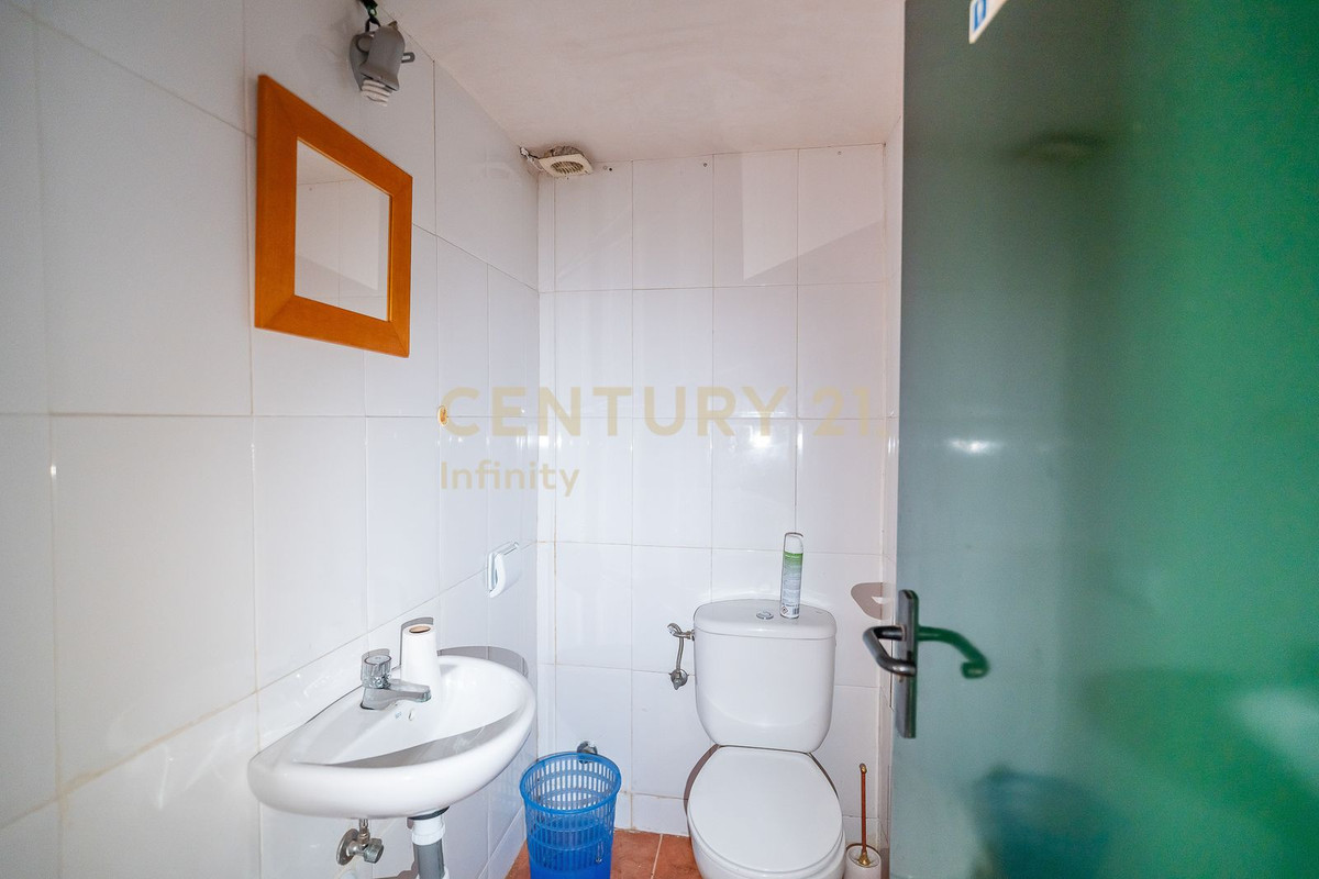 Se vende Villa - Chalet de 7 dormitorios en Costa Del Sol East, Málaga, España