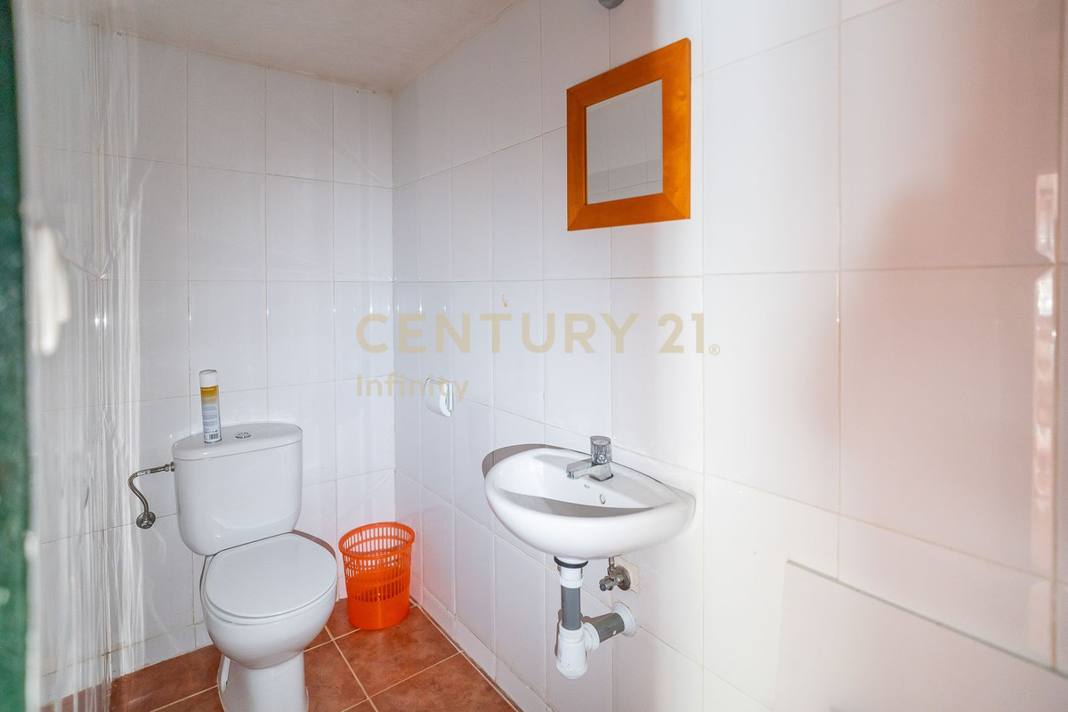Se vende Villa - Chalet de 7 dormitorios en Costa Del Sol East, Málaga, España
