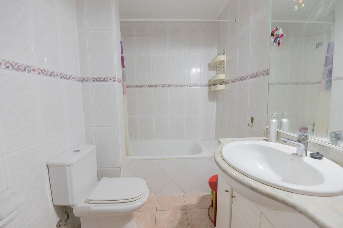 2 Bed Apartment for sale in Fuengirola Costa Del Sol, Málaga, Spain