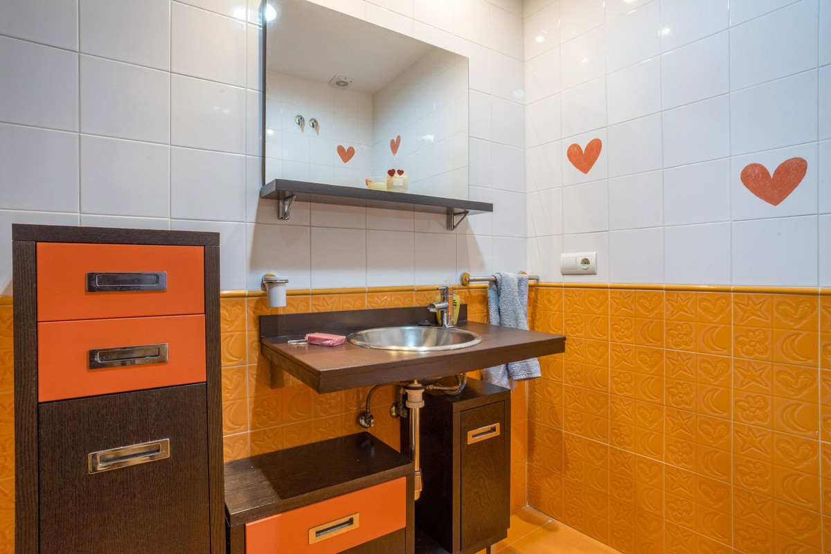 Se vende Apartamento Planta Media de 2 dormitorios en Costa Del Sol, Málaga, España