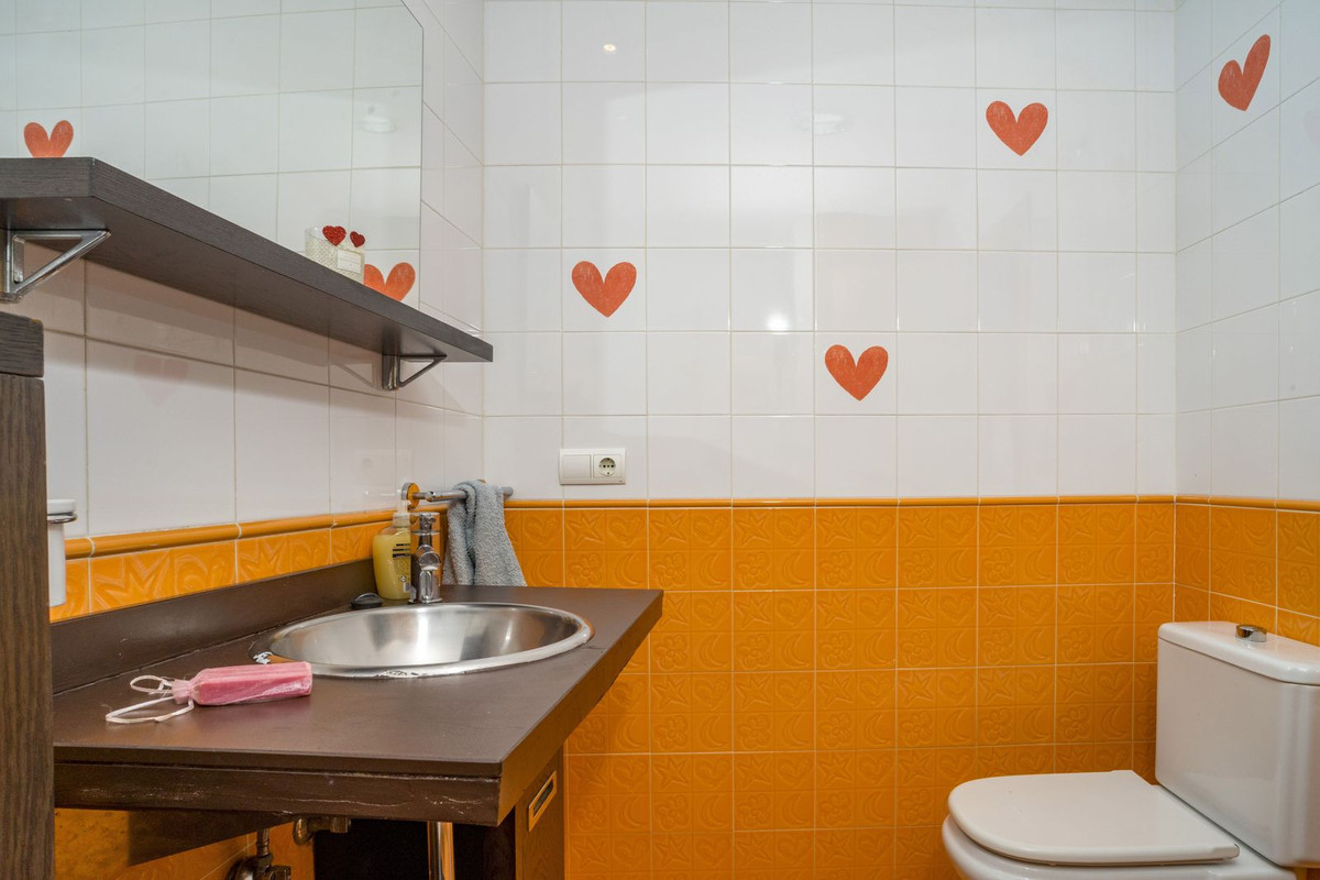 Se vende Apartamento Planta Media de 2 dormitorios en Costa Del Sol, Málaga, España