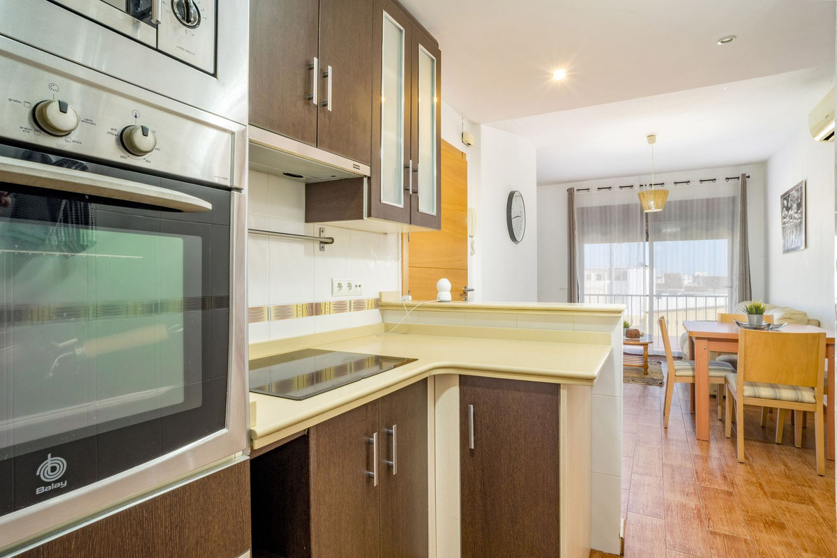 Se vende Apartamento Planta Media de 2 dormitorios en Costa Del Sol, Málaga, España