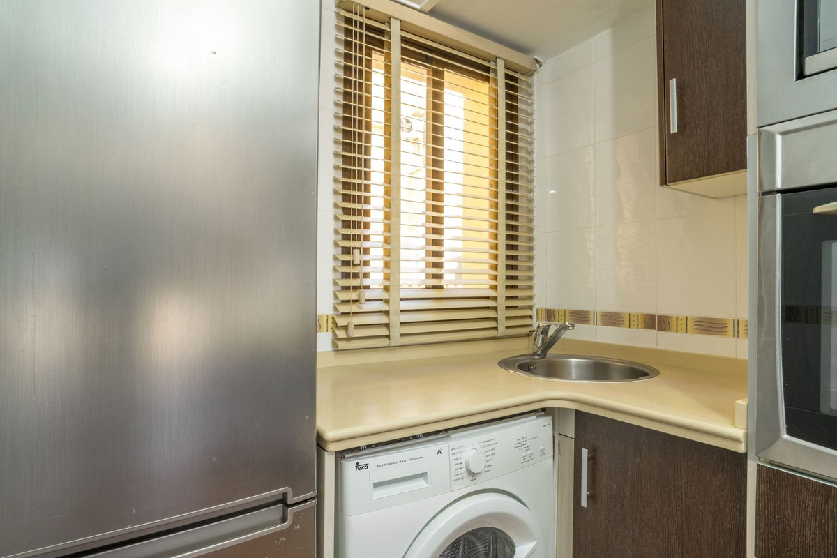 Se vende Apartamento Planta Media de 2 dormitorios en Costa Del Sol, Málaga, España