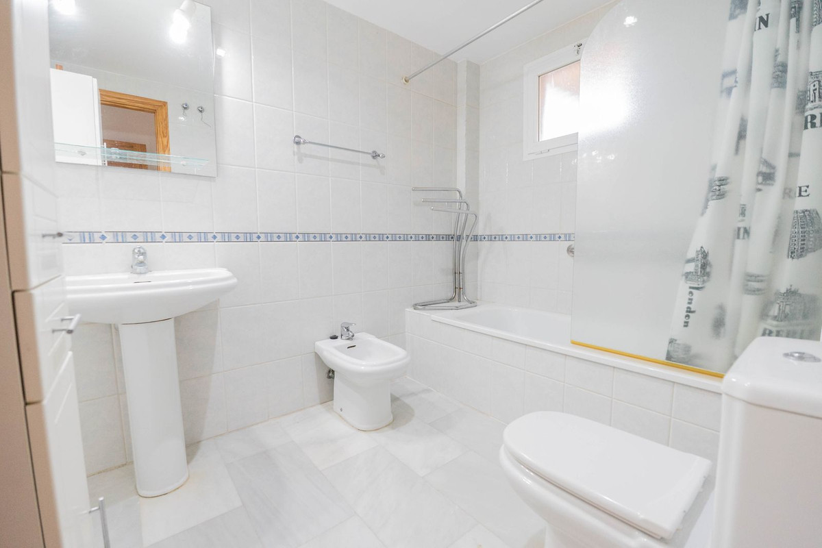 Se vende Villa - Chalet de 3 dormitorios en Costa Del Sol, Málaga, España