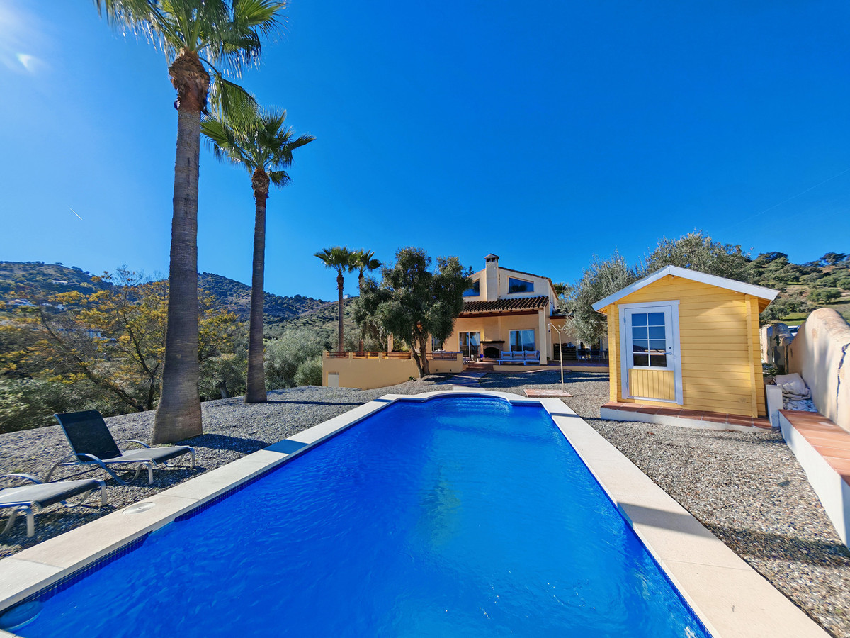 12 Bed Townhouse for sale in Coín Costa Del Sol, Málaga, Spain