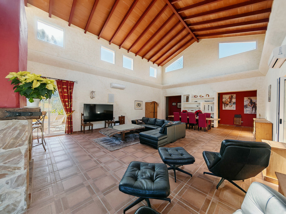 12 Bed Townhouse for sale in Coín Costa Del Sol, Málaga, Spain