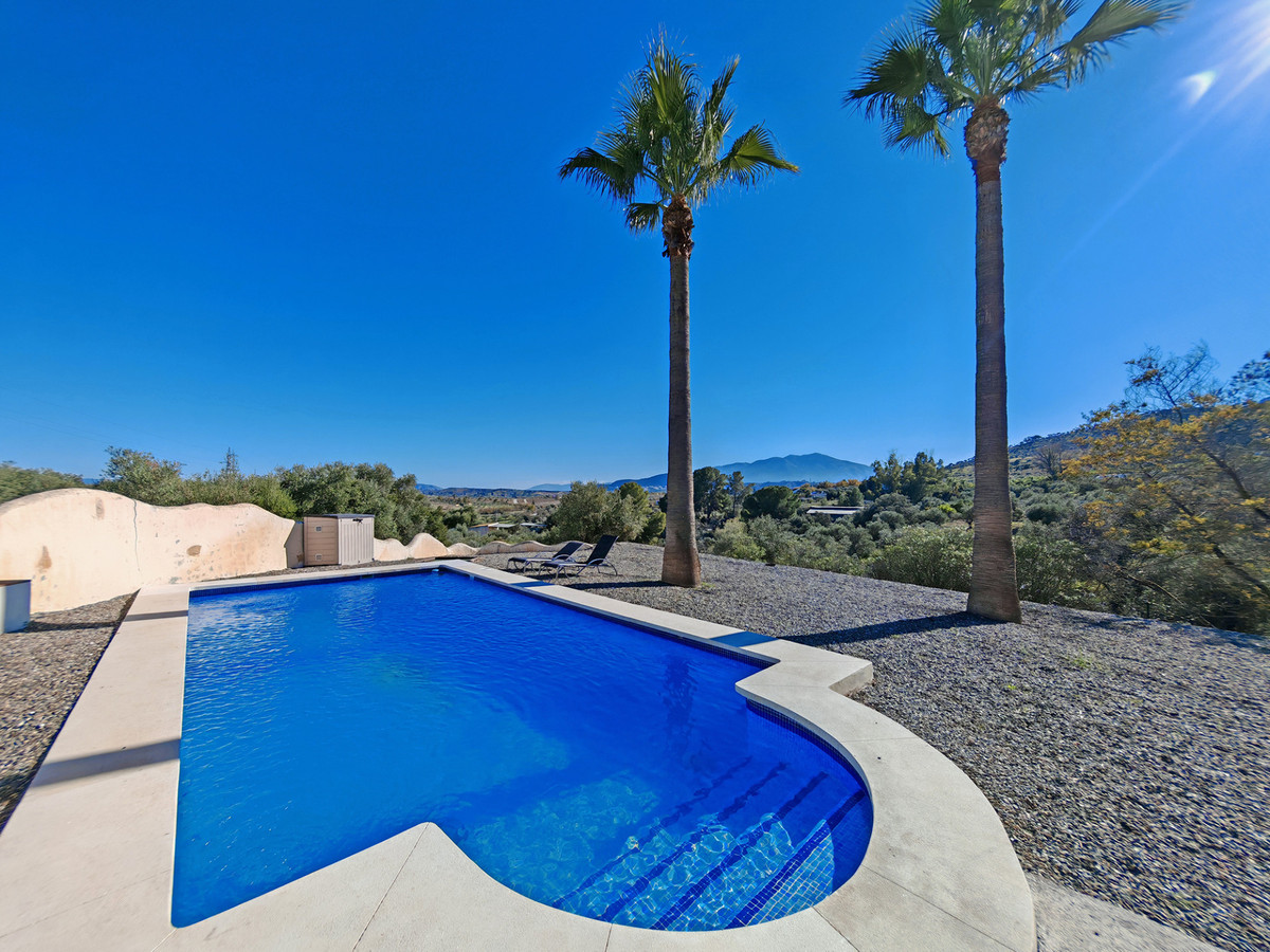 12 Bed Townhouse for sale in Coín Costa Del Sol, Málaga, Spain