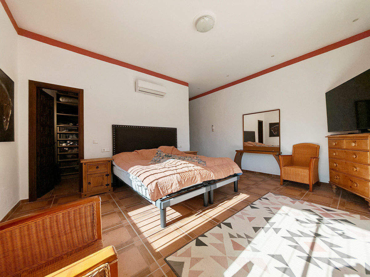 12 Bed Townhouse for sale in Coín Costa Del Sol, Málaga, Spain