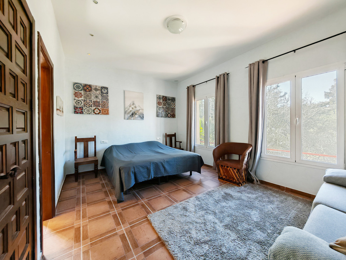 12 Bed Townhouse for sale in Coín Costa Del Sol, Málaga, Spain